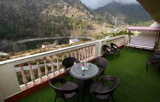 Dynasty resort sitting area